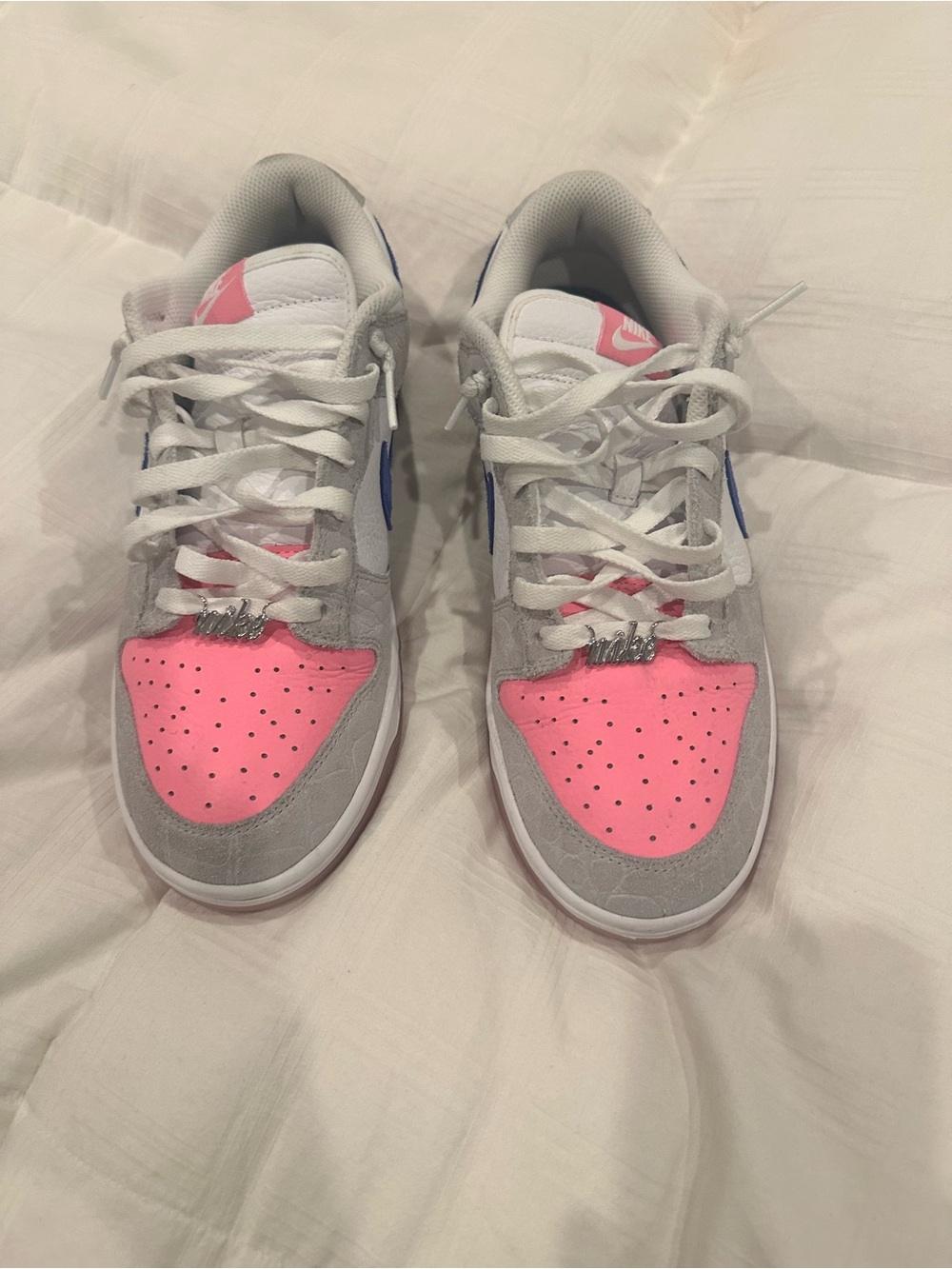 Nike Men’s Sneakers White Gray Pink Blue